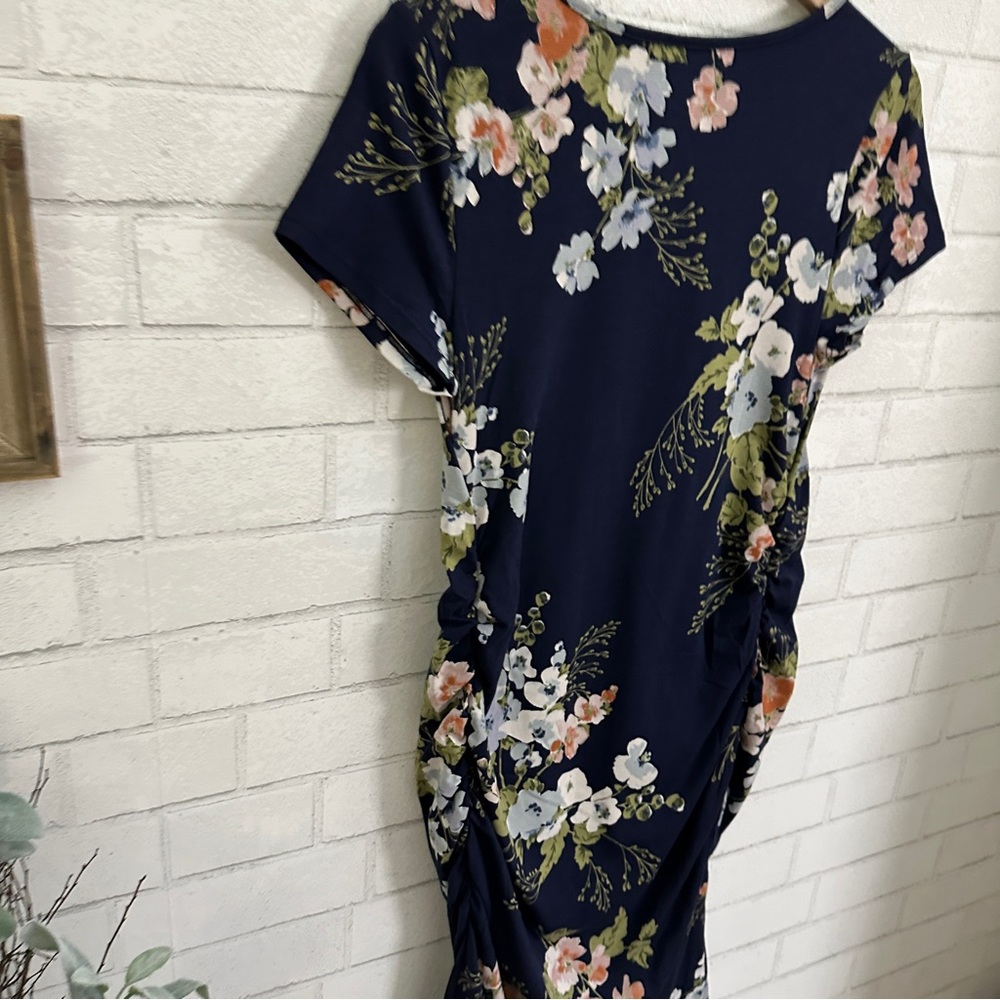 ISABEL Maternity by Ingrid & Isabel Navy Flowered Scoop Neck Short Sleeve Dress - Picture 11 of 13